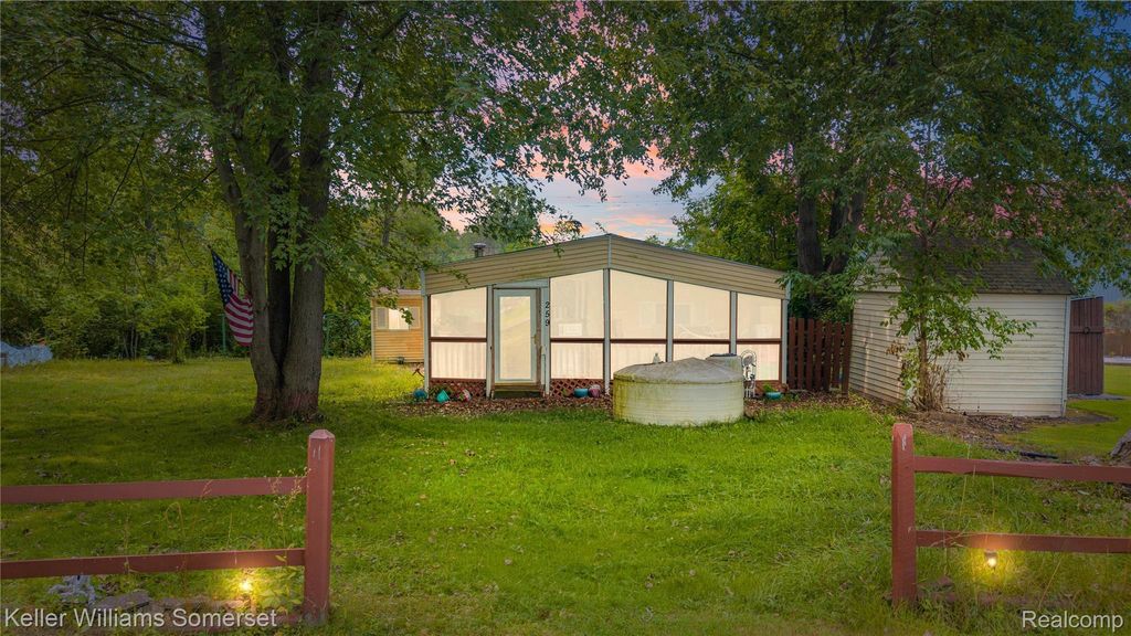 259 William Street, Clay township