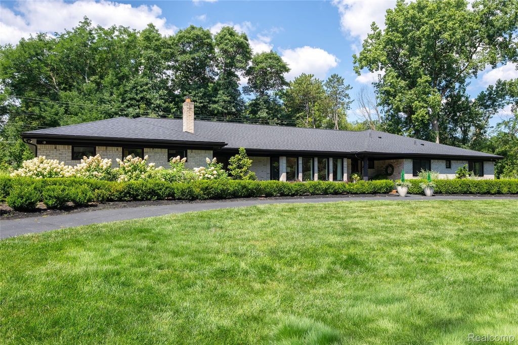 30695 Bruce Lane, Franklin village
