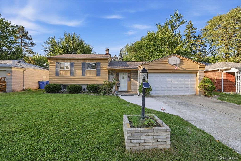 4661 N Tuxedo Drive, Warren city