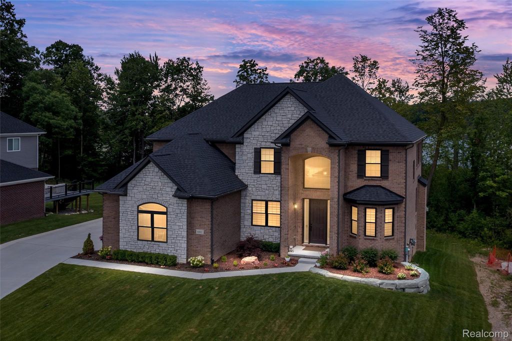6002 Monarch, Village of Clarkston city