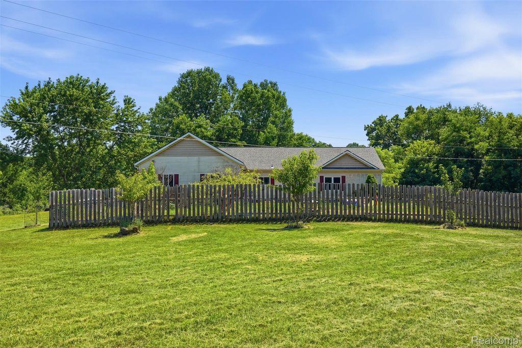 5885 Rowland Pine Court, Marion township