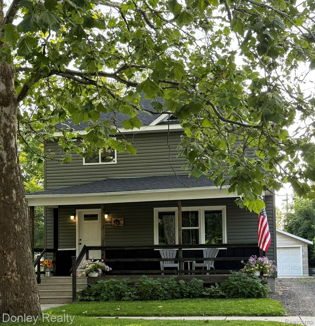 112 Alexander Street, Caro city