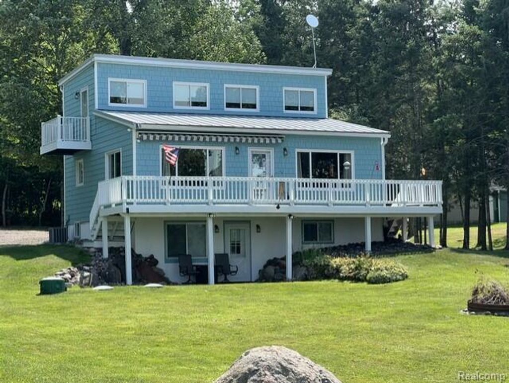 9199 East Shore Road, Marenisco