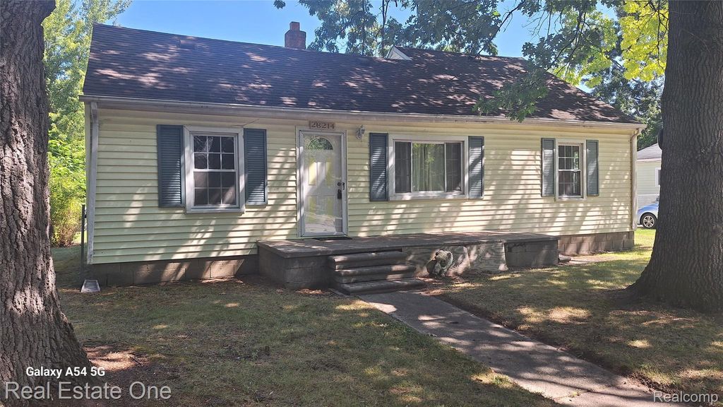 28214 Eton Street, Westland city