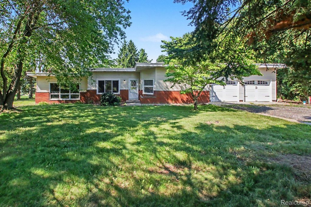 7800 W Sharpe Road, Handy township