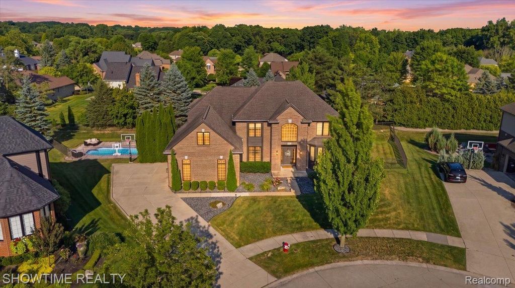 56440 Ashbrooke Drive E, Shelby charter township