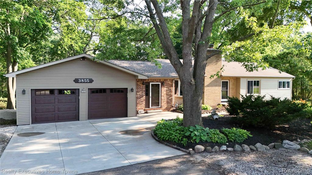 3855 N River Road, Fort Gratiot charter township