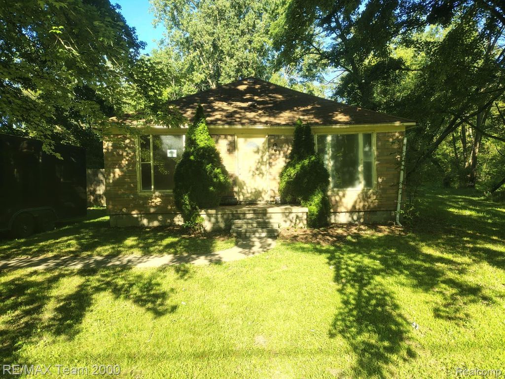 22500 Sumpter Road, Sumpter township