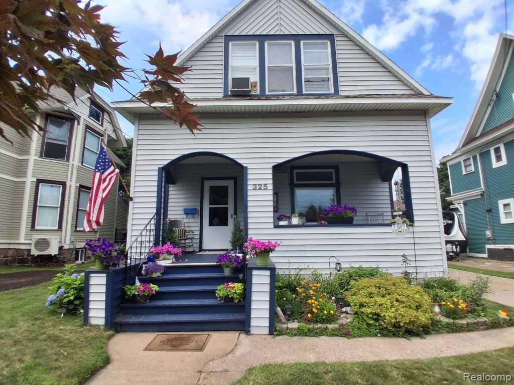 325 E Hewitt Avenue, Marquette city