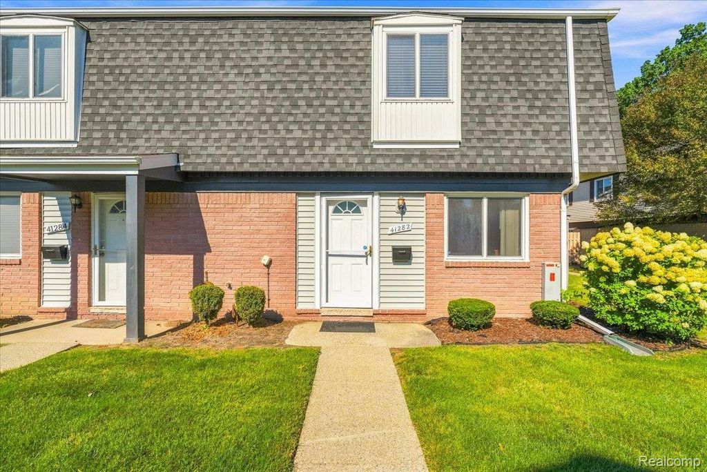 41282 N Woodbury Green Drive, Belleville