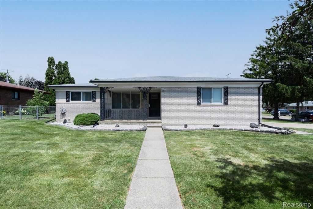 18863 Monica Drive, Clinton charter township