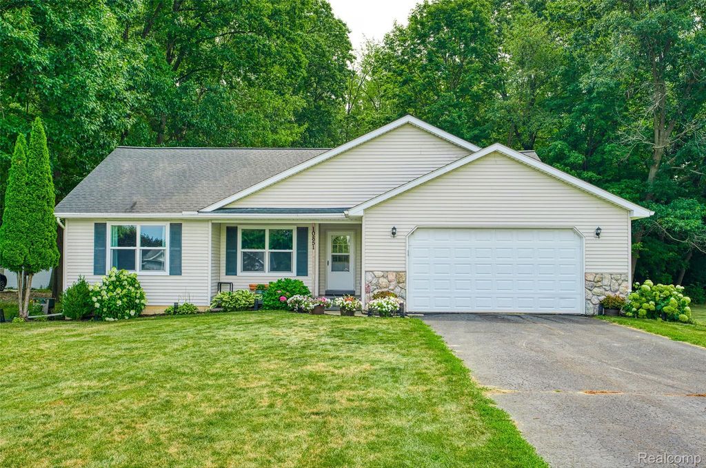 10851 Mackinaw Trail Trail, Handy township