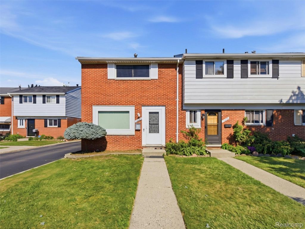 19889 Susan Court, Clinton Township