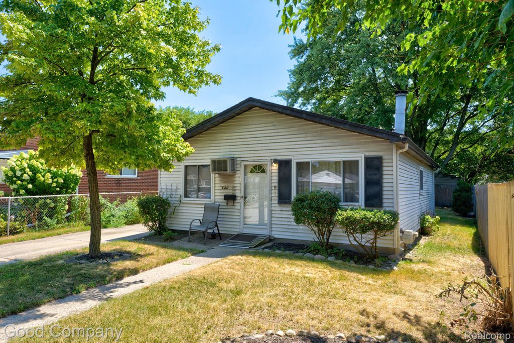 680 E Annabelle Avenue, Hazel Park city