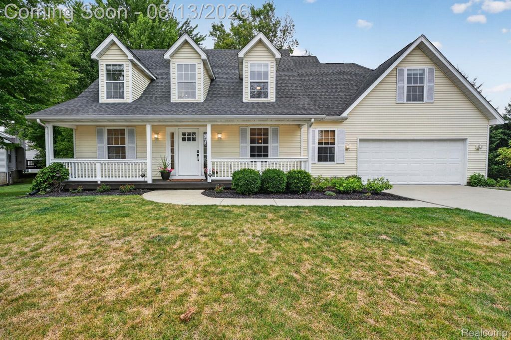 2028 Waterside Drive, Fenton charter township