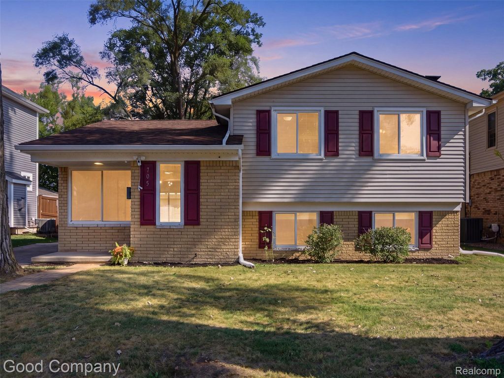 705 Millard Avenue, Royal Oak city