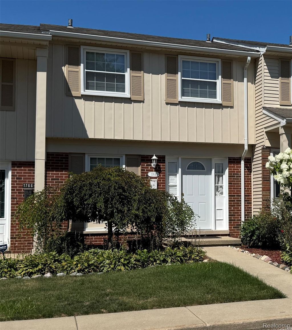 1764 Brentwood Drive, Troy