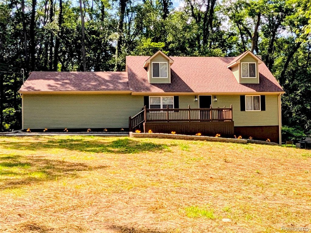 15196 Shiawassee Drive, Argentine township