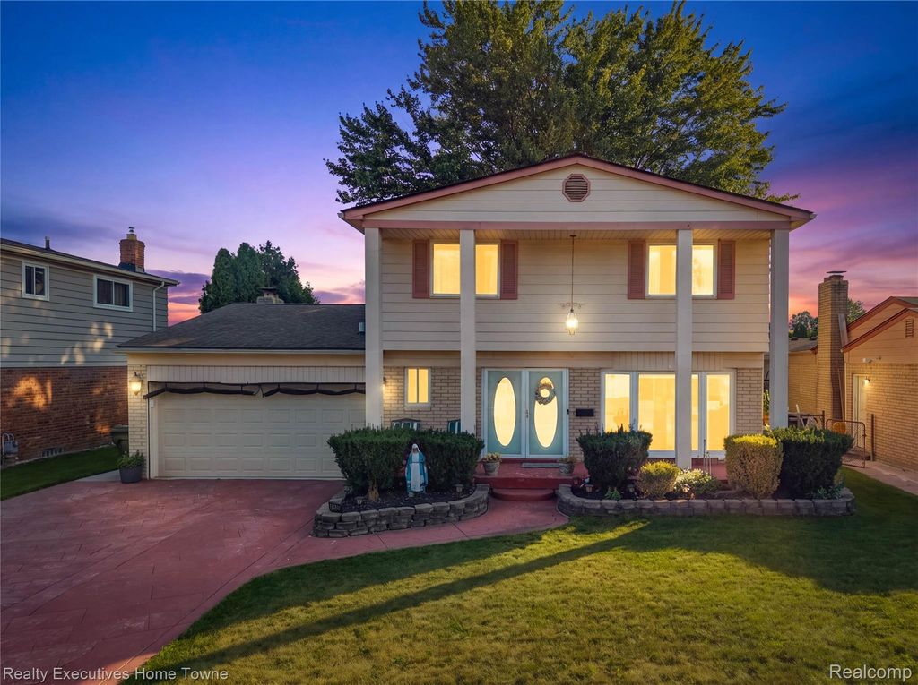 2986 Groves Drive, Sterling Heights city