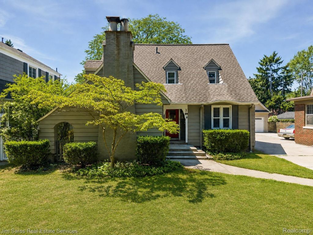 641 Fisher Road, Grosse Pointe