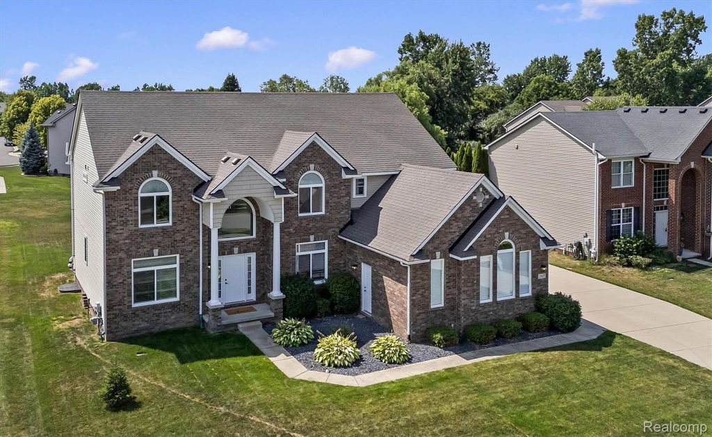 25655 Coach Lane, Lyon charter township