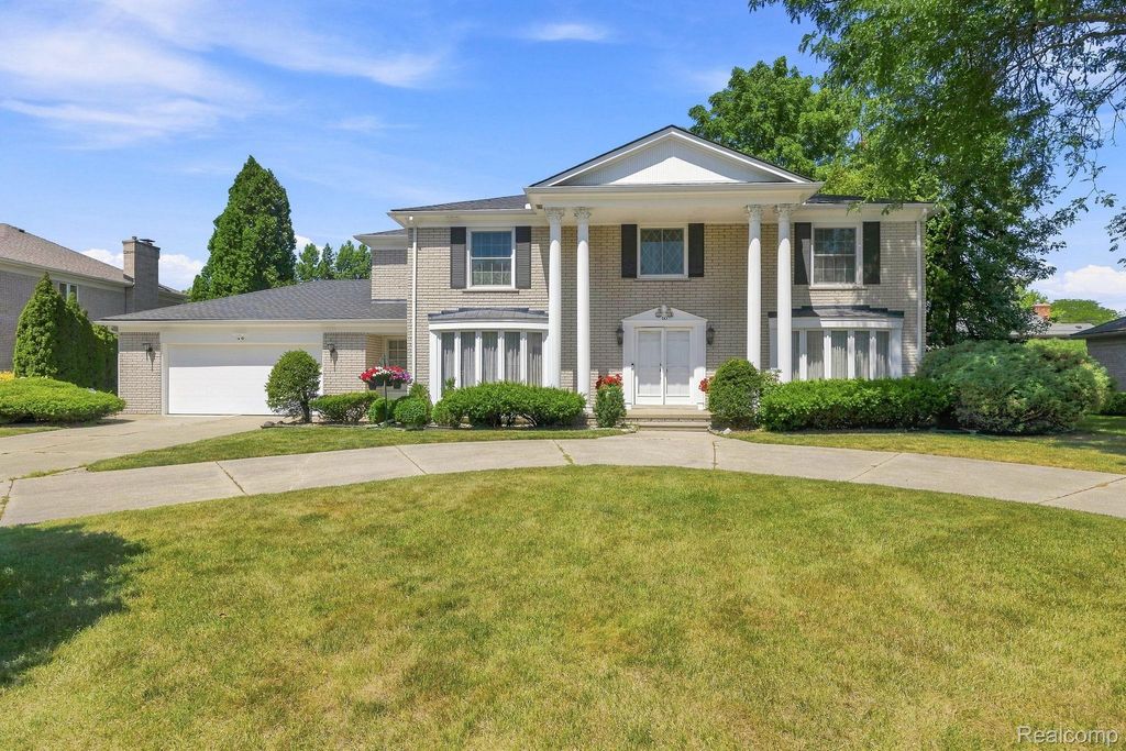 60 Stillmeadow Lane, Grosse Pointe city