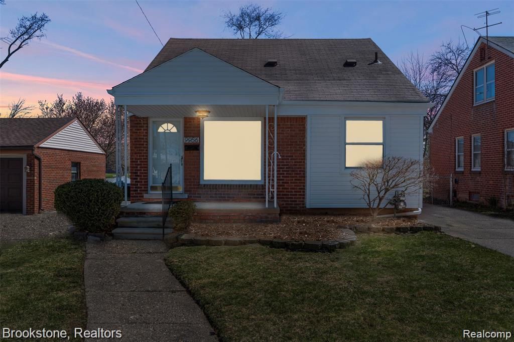 9956 Arnold Street, Redford charter township