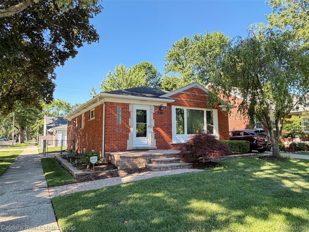 20950 Country Club Drive, Harper Woods city