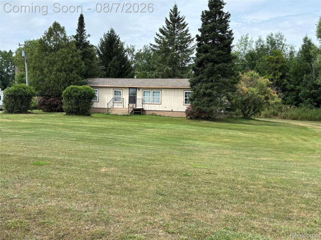 611 Wheeling Road, Imlay township
