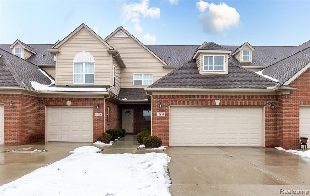 200 Sea Breeze Drive 22, Detroit city