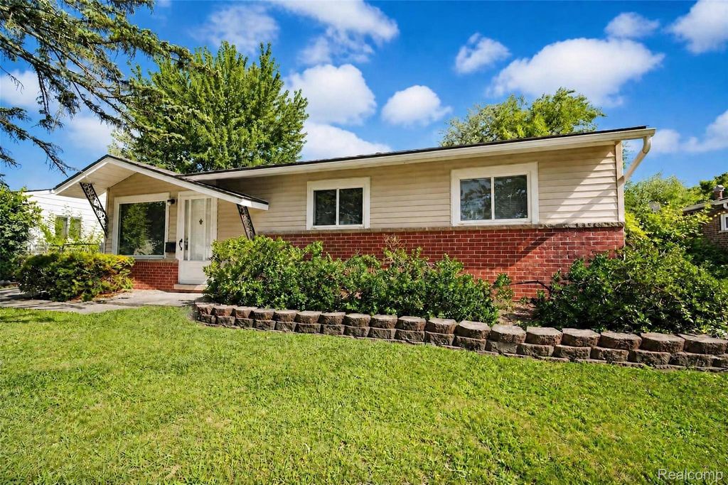 32126 Harvard Street, Westland city