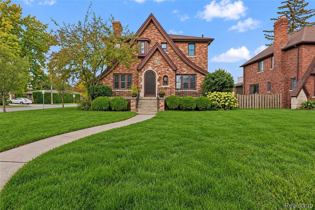 1305 Bedford Road, Grosse Pointe Park