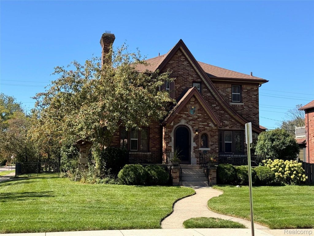 1305 Bedford Road, Grosse Pointe Park