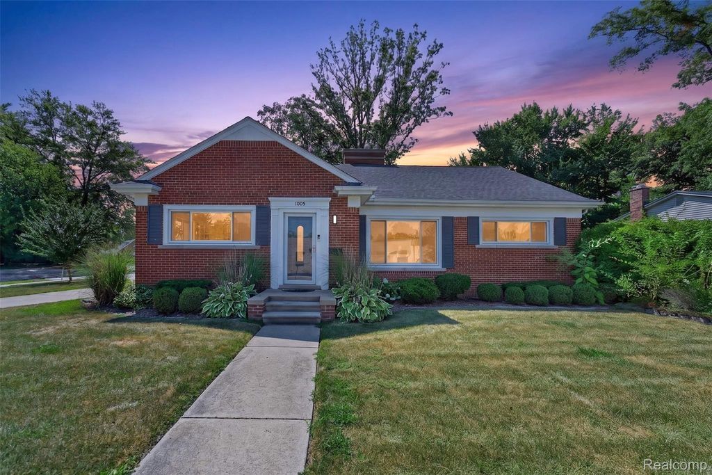 1005 Fernwood Road, Royal Oak city
