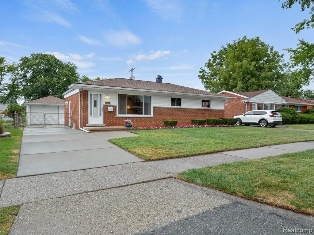 4649 Reader Drive, Warren city
