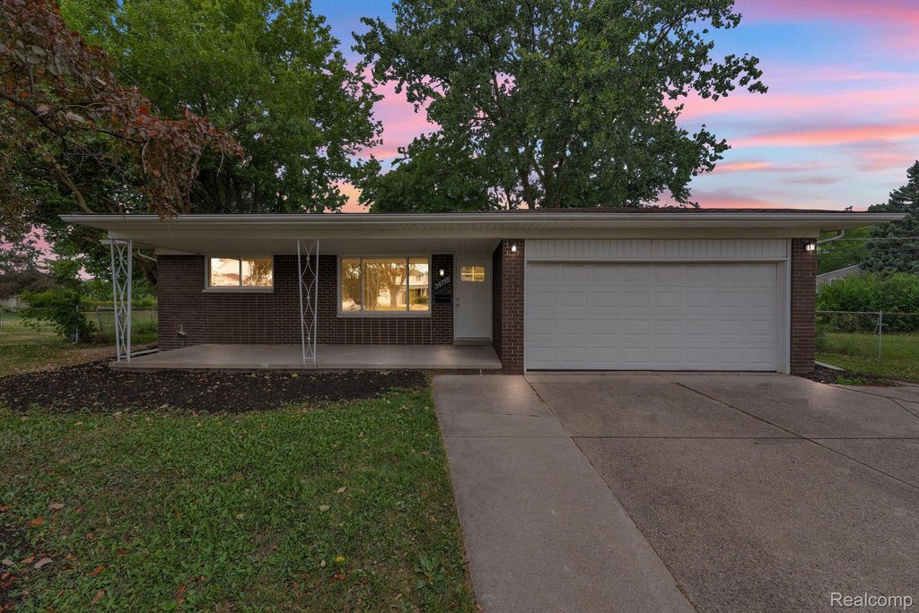34715 Robinson Court, Sterling Heights city
