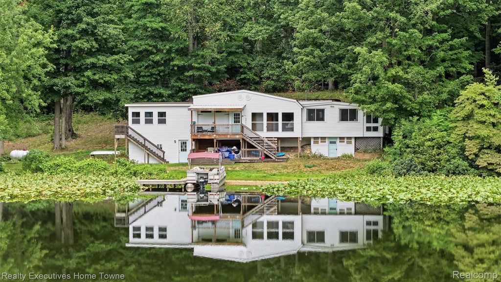 2665 Geneva Lake Drive, Wayland township