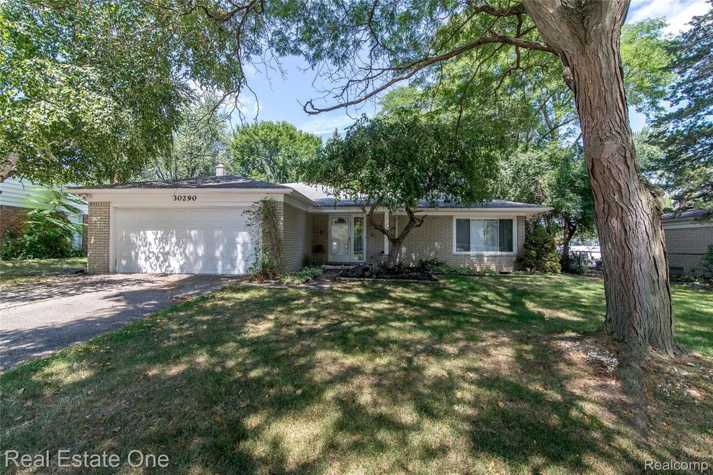 30290 Old Stream Street, Southfield city