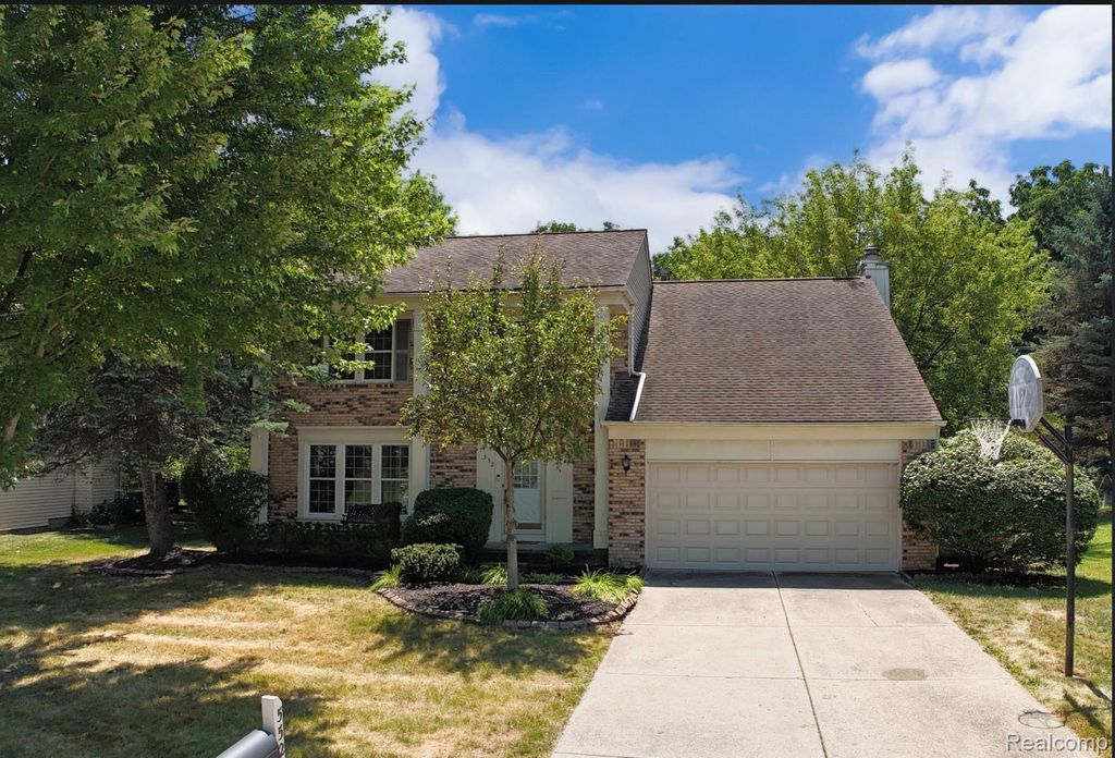 552 Whitney Drive, Rochester Hills city