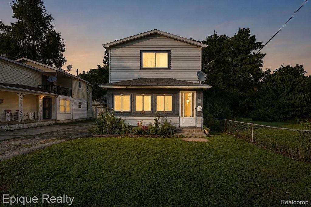 1243 E 1st Street, Monroe city