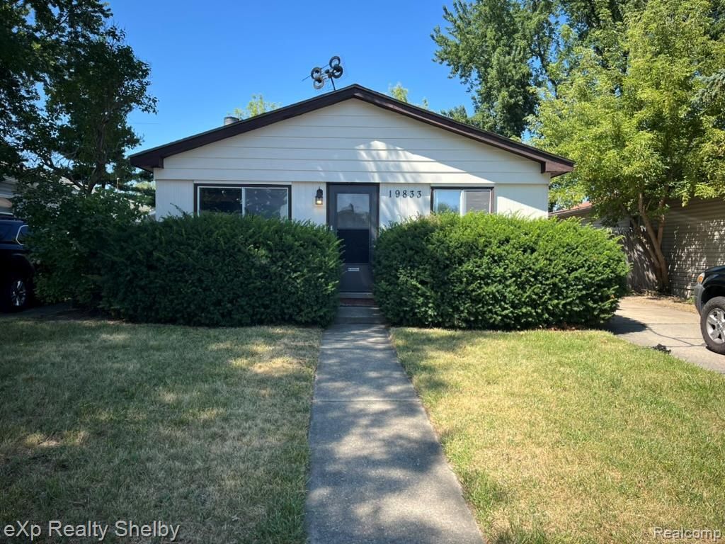 19833 Macel Street, Roseville city