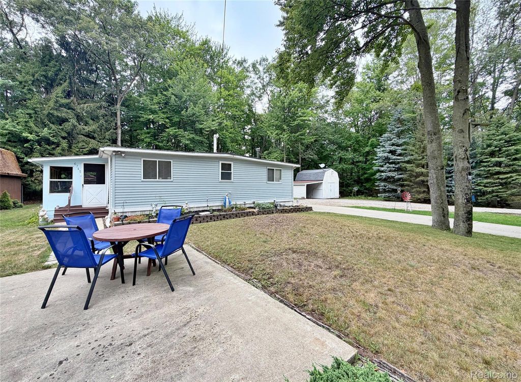 6745 Morrison Drive, Lake township