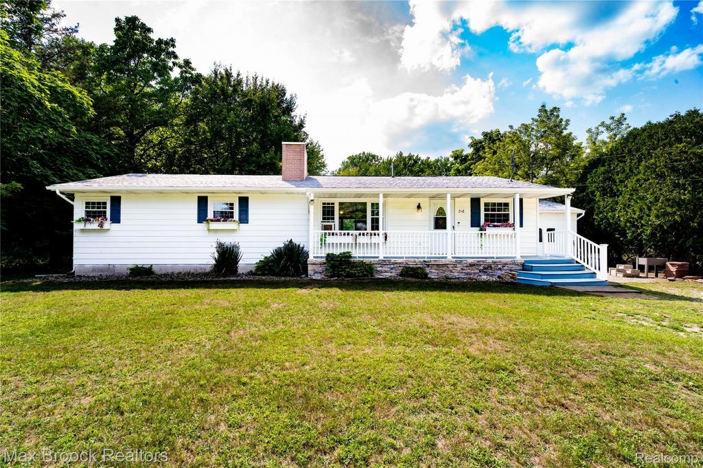 216 Crawford Drive, Jonesfield township