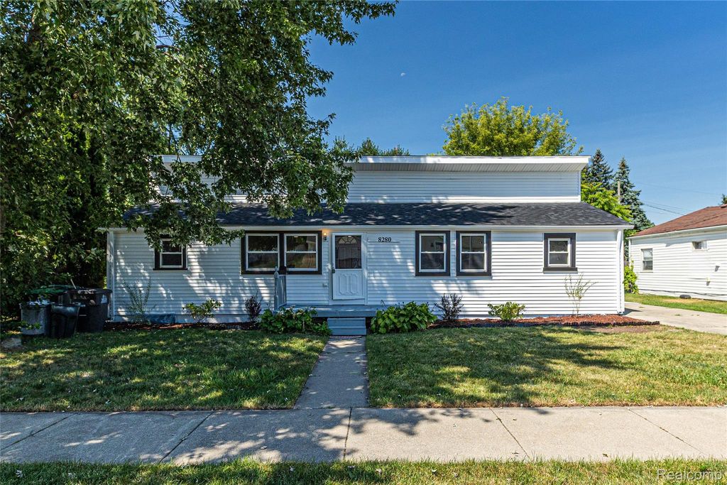 8280 Pine Street, Taylor city