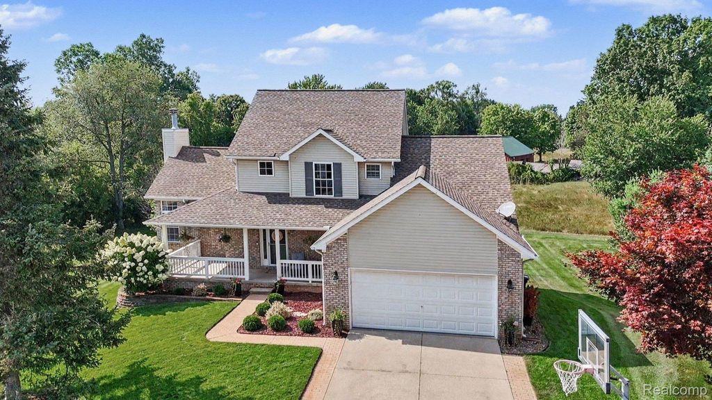 1134 Brookside Court, Oxford charter township