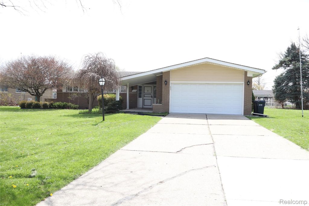 11114 Greendale Drive, Sterling Heights city