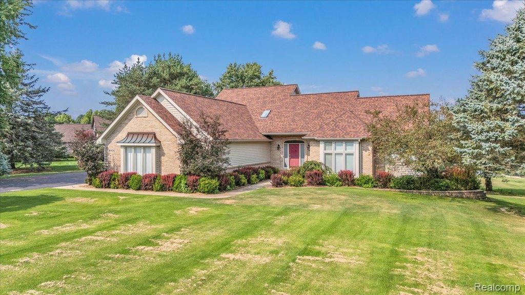 4100 Newcastle Drive, Village of Clarkston city