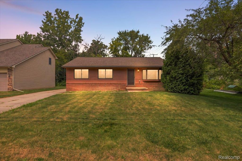 1754 Ruby Avenue, Rochester Hills city