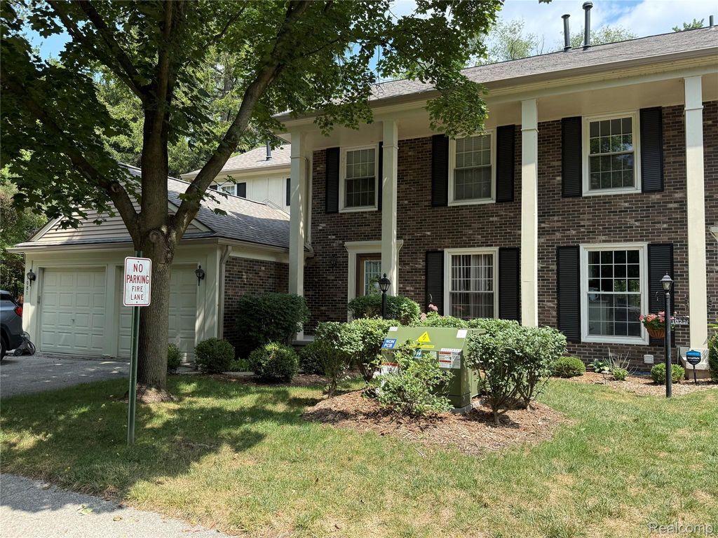 1079 Paint Creek Lane 379, Rochester Hills city