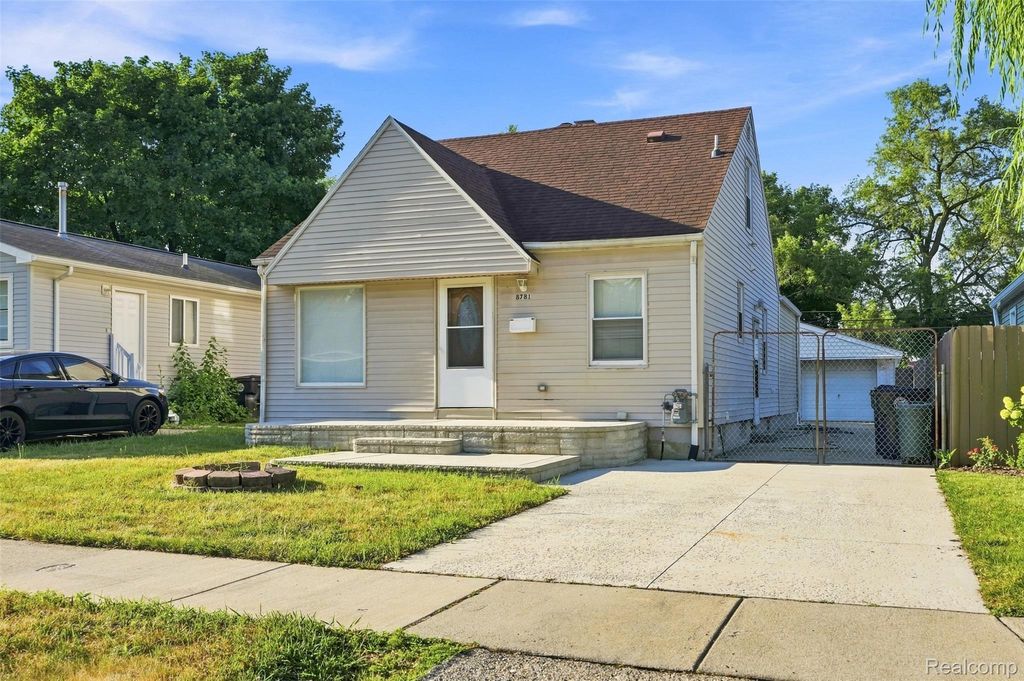8781 Albany Street, Oak Park city